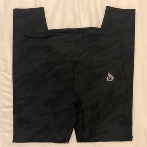 Women’s black camo leggings.